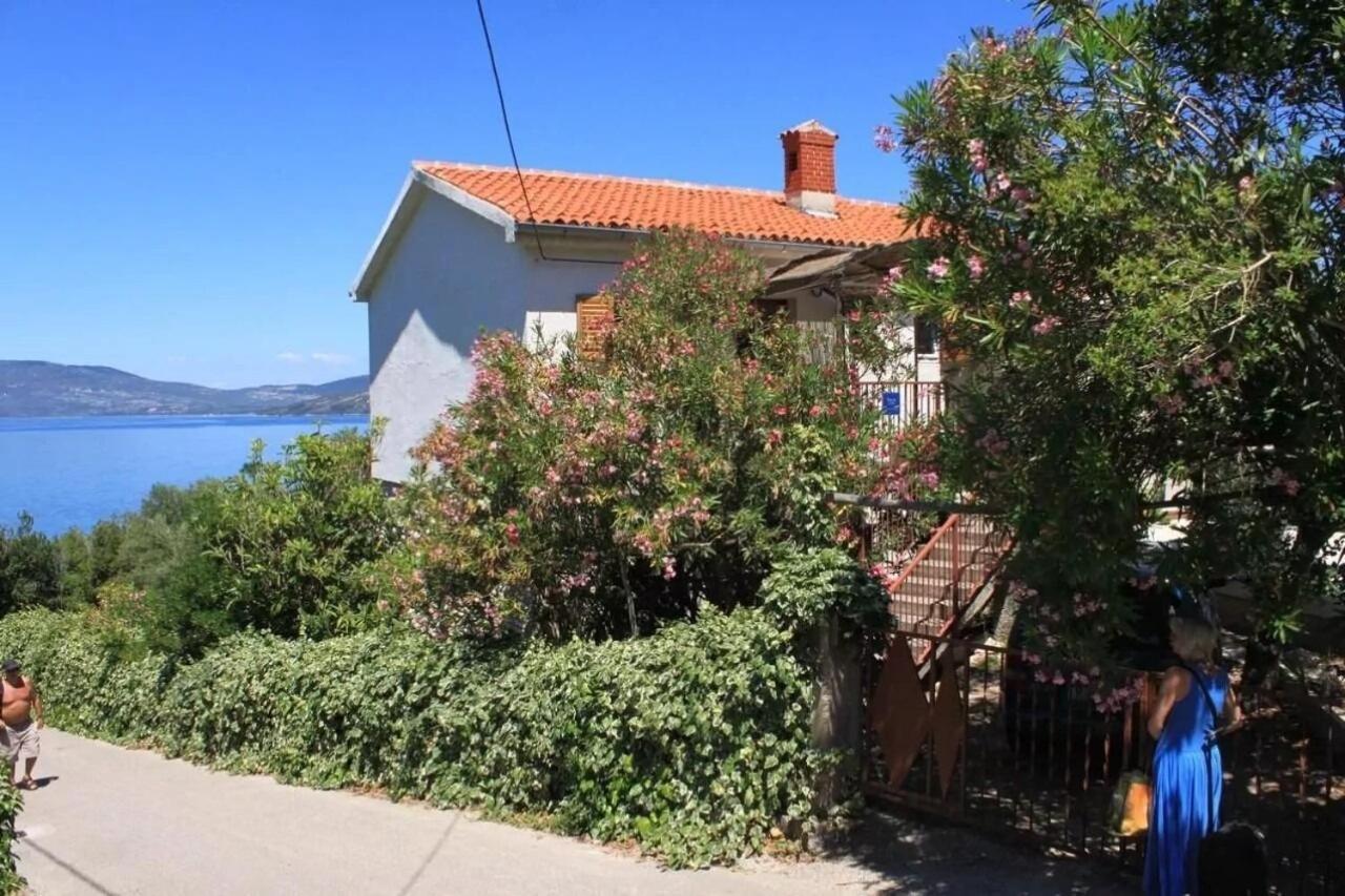 Apartments Griv - Close To The Sea Valun Exterior photo